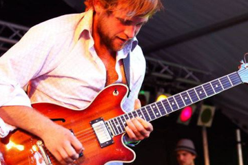 Keshav Yoganathan & Mat Robb Duo **FREE FRONT BAR GIG**