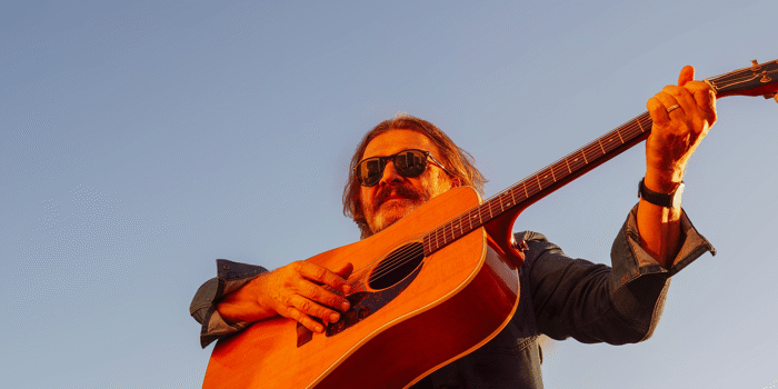 Dom Mariani plays live at Le Vivant