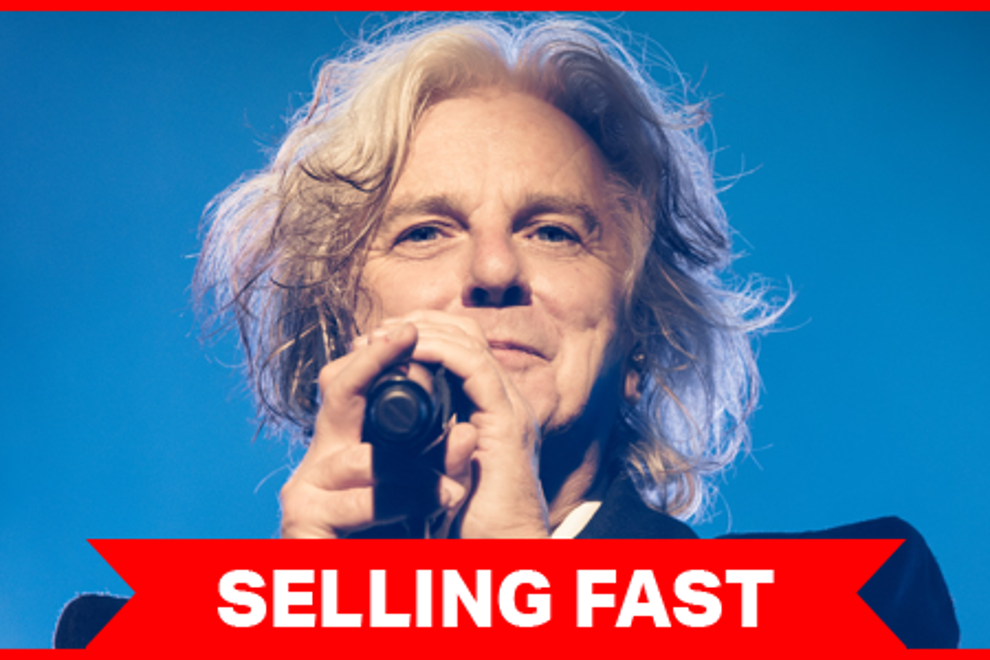 Steve Hogarth (seated show)
