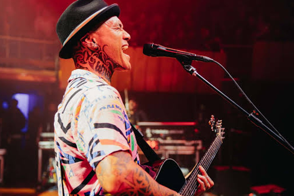 TIKI TAANE - Live at Lou Lou