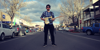 **FREE ENTRY** Harry Coulson's Blue Dogs  (Front Bar)