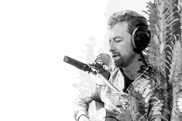 **FREE ENTRY // MAIN BAR GIG** Hugh McGinlay