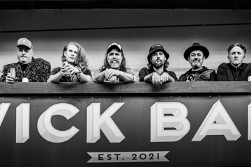 DELSINKI & THE QUIET COACHMEN, MURRAYS BAY COUNTRY CLUB + ROSE CAULFIELD - LIVE AT LAST CHANCE