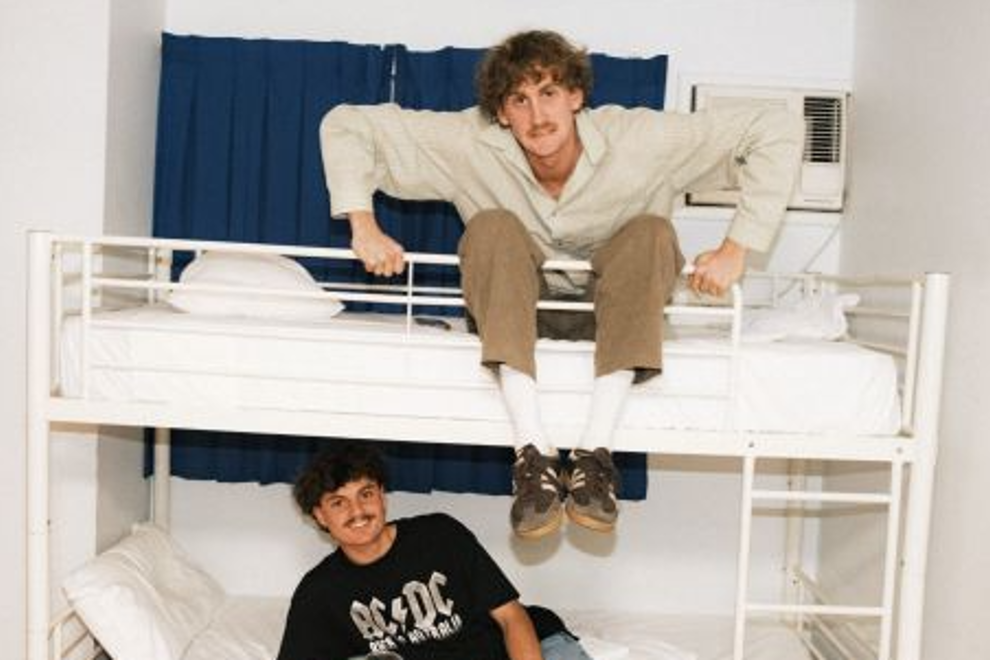 Indi Bar Sunday Sesh with Old Mervs