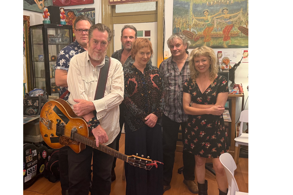 Mick Thomas’ Roving Commission - GoChristmasComeBack