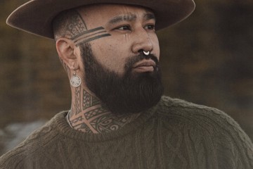 Nahko (USA): 10 Years of “Dark as Night” Solo Tour