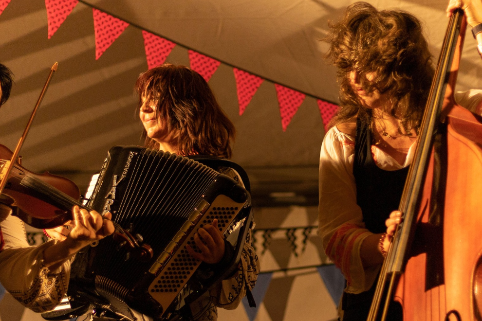 Vardos Trio **FREE FRONT BAR GIG**