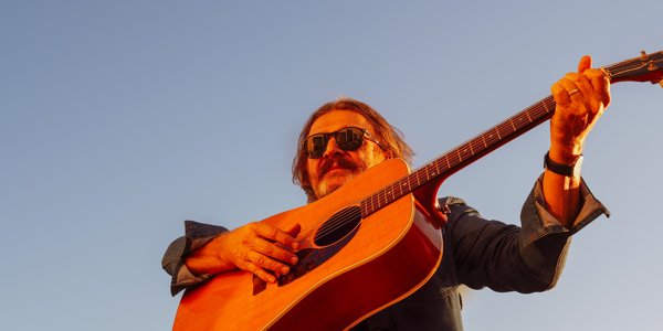 Dom Mariani plays live at Le Vivant image