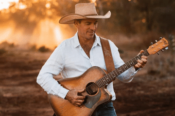 Tom Curtain in Concert