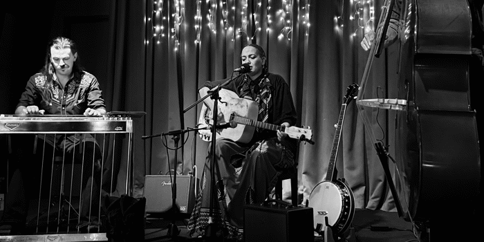 **FREE ENTRY // FRONT BAR GIG** Suzie So Blue