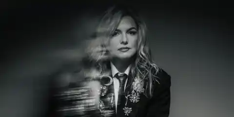 Eliza Hull - Live and Intimate
