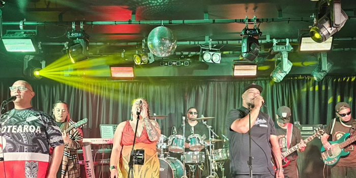 World A Reggae (Sista's Session)