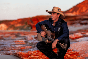 Tom Curtain in Concert