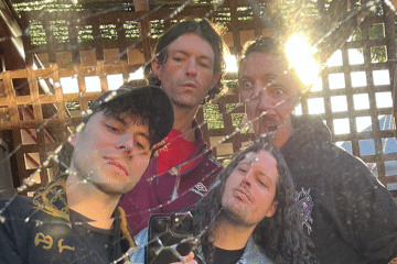 THE BLINDS, CASINO + SECRET ISLAND - FREE FRONT BAR SHOW