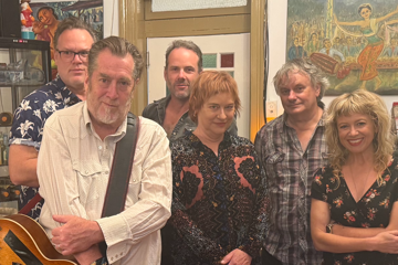 Mick Thomas' Roving Commission - GoChristmasComeBack
