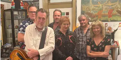 Mick Thomas’ Roving Commission - GoChristmasComeBack