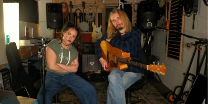 Sara & Ecka ** FREE FRONT BAR GIG**