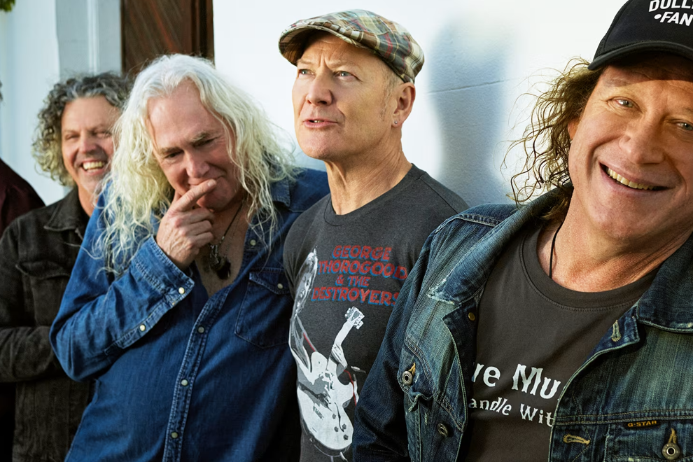 THE SCREAMING JETS with Large Mirage